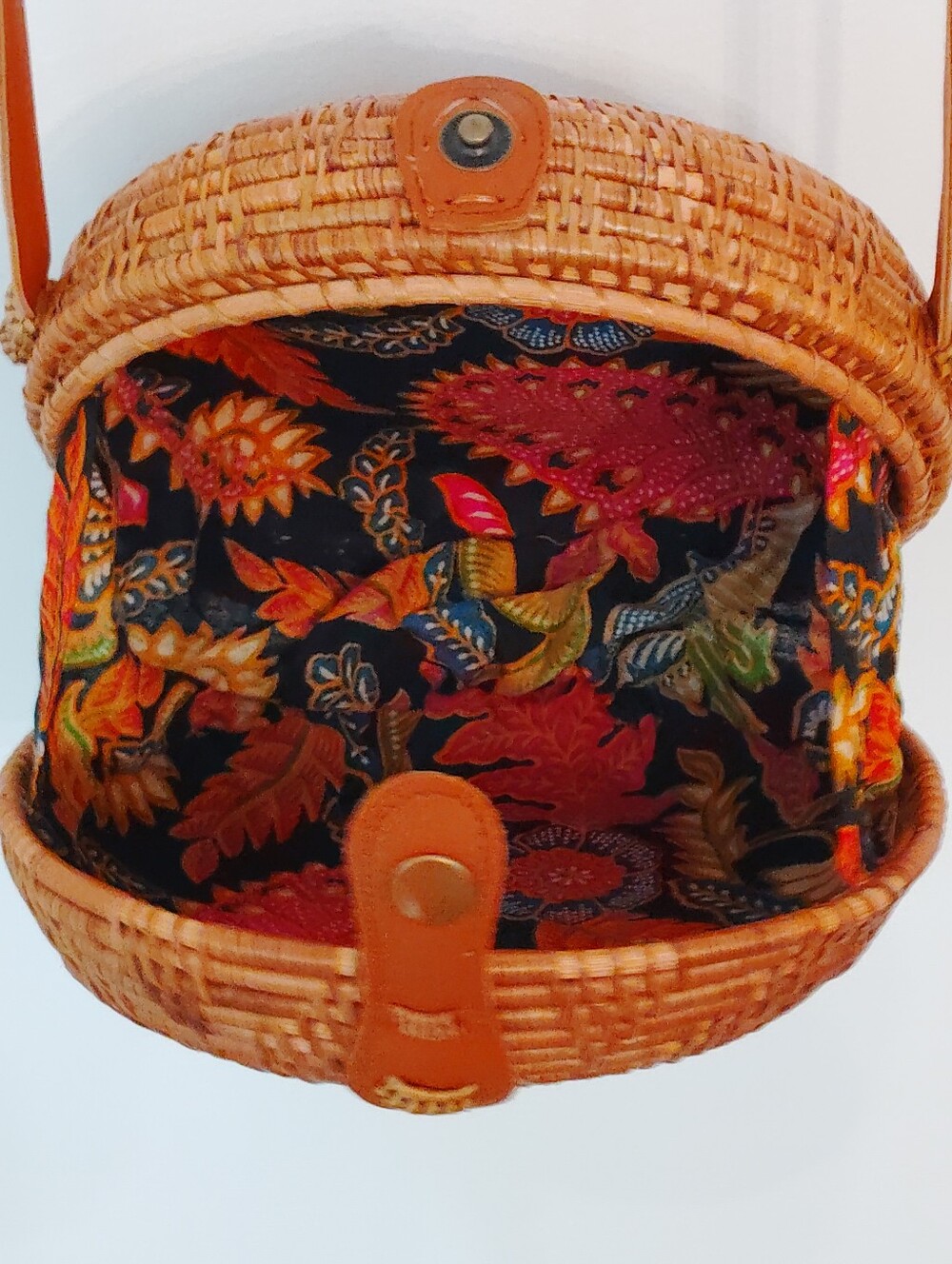 Round Rattan Straw Crossbody Bag in Natural Brown - Picture 6 of 6